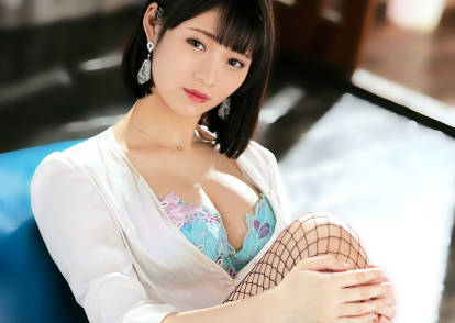 LUXU-1432奢华超长美脚惹人注目的芭蕾舞者登场为开脚而生的柔软美体淫乱姿态私处被玩弄后的敏感反应还有滴落的爱液