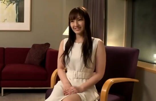 LUXU-1412奢华原蕾丝出演的社长夫人应募理由是喜欢被的丈夫请求她谜一般的出道但正戏时还是诚实的展现了欲望被快感驱使的全身数次狂乱