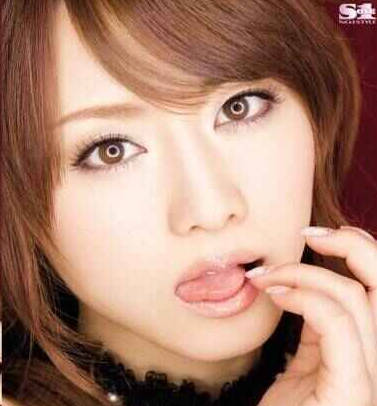 SOE-423吉泽明步用诱人美唇品尝肉棒淫语不断