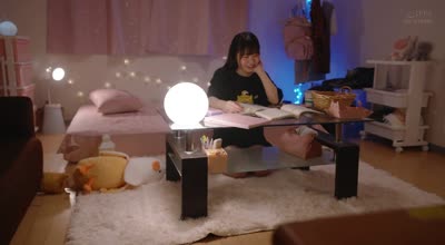 [无码破解]MOON-035 最终胸チラ诱惑电车 谁もいない2人きりの车内でFカップ美<span style="color: #ff5b82">少</span><span style="color: #ff5b82">女</span>と胸揉み性交した 柏木こなつ