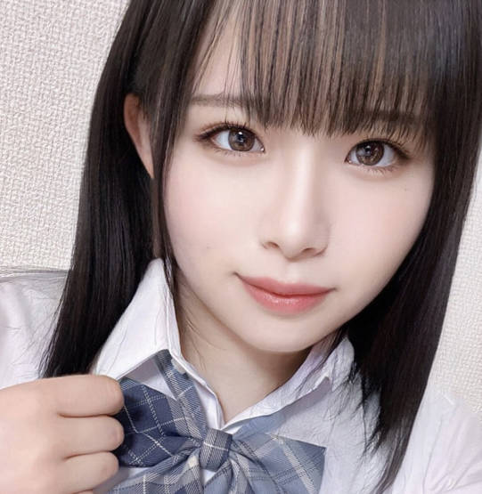 FC2PPV-3238612给我发私信的危险<span style="color: #ff5b82">萝</span><span style="color: #ff5b82">莉</span>少女