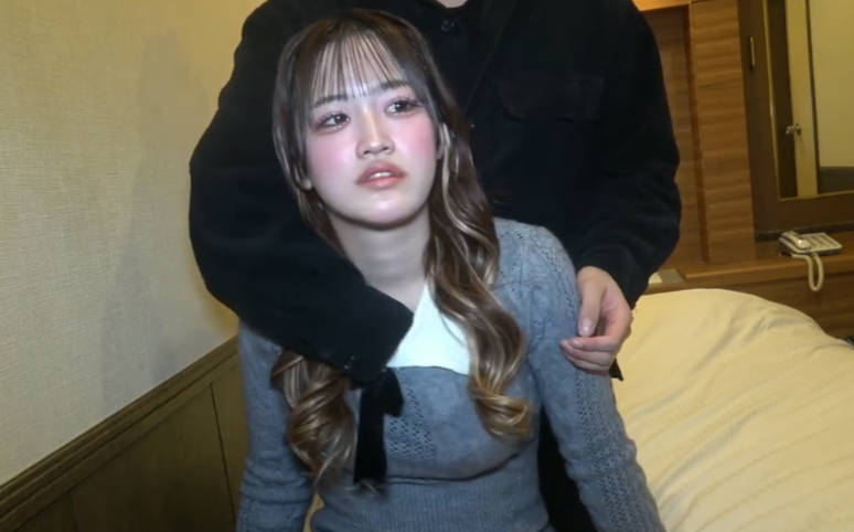 FC2PPV-4786771下班回家路上搭讪了一个身材火辣的妞