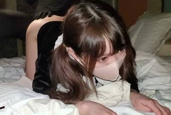 FC2PPV-1795998我被一个长相可爱的<span style="color: #ff5b82">女</span><span style="color: #ff5b82">孩</span>挑逗