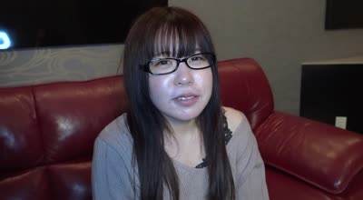 FC2PPV-1640047戴眼镜的敏感喷水女孩