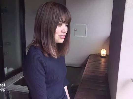 FC2PPV-111018324岁傲娇美女前台接待私密温泉旅行现场生中出户外温泉羞耻性爱高潮迭起艳丽浴衣下的亲密缠绵导致尖叫阴道高潮与体内射精