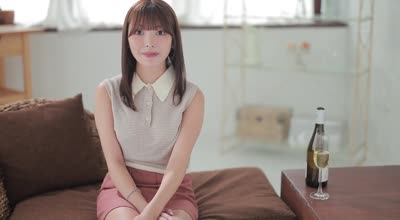 EBWH-241 上品でおしとやかなのにお酒を饮んだ后のアフターSEXはイキ潮が溢れ出ちゃう 西麻布の高级店で働く美巨乳潮吹きラウンジ嬢 AVデビュー 千咲ちな