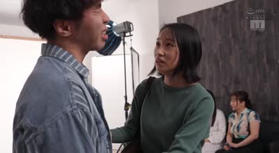 MIAB-567 メモリアルヌードモデルの代役になったボクのビンビンに膨らんでいるチ●ポに目をつけて 小野坂ゆいか