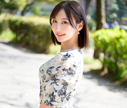 HMDNV-732 【レスで欲求不満】むっつり淫乱性欲ガチ强奥様28歳。担当美容师に浮気ち●ぽをおねだり！连続スプラッシュ生ハメイキ狂い中出しNTR！！