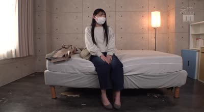 MOER-001 このHカップ乳が…エロい。敏感チクビの持ち主は、板桥の地味な看护师さん。彼氏に内绪で、絶伦オジサンにガンガン突かれ絶叫アクメ。AVデビュー。 山下望结