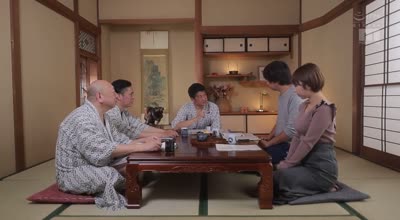 MIDV-702 妊活温泉中出し乱交NTR 子供ができず悩んでいた妻が嫌がっていた町内会の旅行についてきた その夜 子沢山で有名な性豪オヤジたちと一绪に男风吕へ入っていくなんて 宍戸里帆