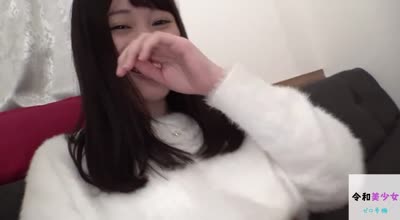 FC2PPV-1243091-一个几乎还是处女的女孩