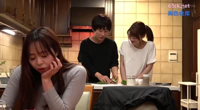 ERKR-1034 巨乳姉が寝ている横で、彼氏を寝取る贫乳妹