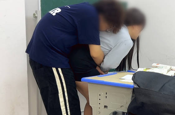 补习乱伦门侄子持刀<span style="color: #ff5b82">强</span><span style="color: #ff5b82">奸</span>补习老师