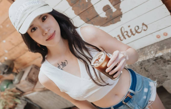 女子图鑑an9tv-075人气咖啡馆的美人老闆娘33岁D罩杯真乳被抽插直到射精