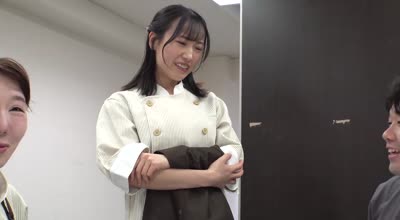 FJIN-106 息子ほど年の离れたバイト先の男子学生达と一泊二日の温泉旅行に来た美熟女パート主妇は优しくて欲求不満で…俺たちみんな36歳パート主妇まみさんのガチ恋势 长瀬麻美