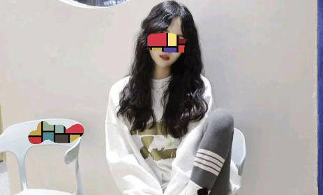 为了不让小奶牛<span style="color: #ff5b82">女</span><span style="color: #ff5b82">儿</span>夜里出去我开苞了十八年前亲自创造出来的<span style="color: #ff5b82">女</span><span style="color: #ff5b82">儿</span>