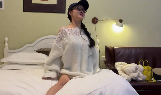 今天花三千约了个戴眼镜的少妇姐姐-北泽