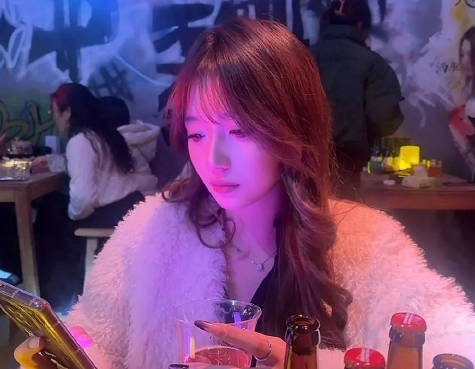 去KTV把姐姐给灌醉顺其自然就<span style="color: #ff5b82">强</span><span style="color: #ff5b82">奸</span>