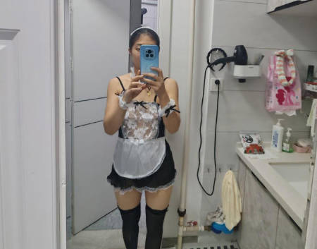 表姐耐不住寂寞发女仆装勾引我直接一炮让表姐唱征服