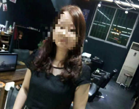 附近人加的<span style="color: #ff5b82">熟</span><span style="color: #ff5b82">女</span>人妻老公半年多没操她便宜我了