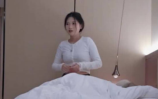 今天约了一个20岁小<span style="color: #ff5b82">妹</span><span style="color: #ff5b82">妹</span>身材苗条胸部很大-小马