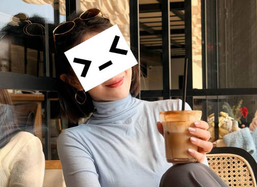 发现姐姐又和前男友视频裸聊为了惩罚她<span style="color: #ff5b82">内</span><span style="color: #ff5b82">射</span>进了姐姐的逼里