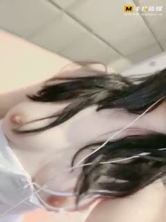 极品身材妹子这样的美乳和骚逼，哪个男人不想补上犯罪！mp4