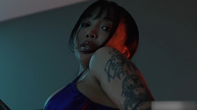 极品巨乳DJ福利姬 苏樱花 用高级媚药穿着性感黑丝大战<span style="color: #ff5b82">黑</span><span style="color: #ff5b82">人</span>老哥 被<span style="color: #ff5b82">黑</span><span style="color: #ff5b82">人</span>大屌激烈抽插美穴到高潮#亚裔#纹身#射精#骚逼#挑逗#性交