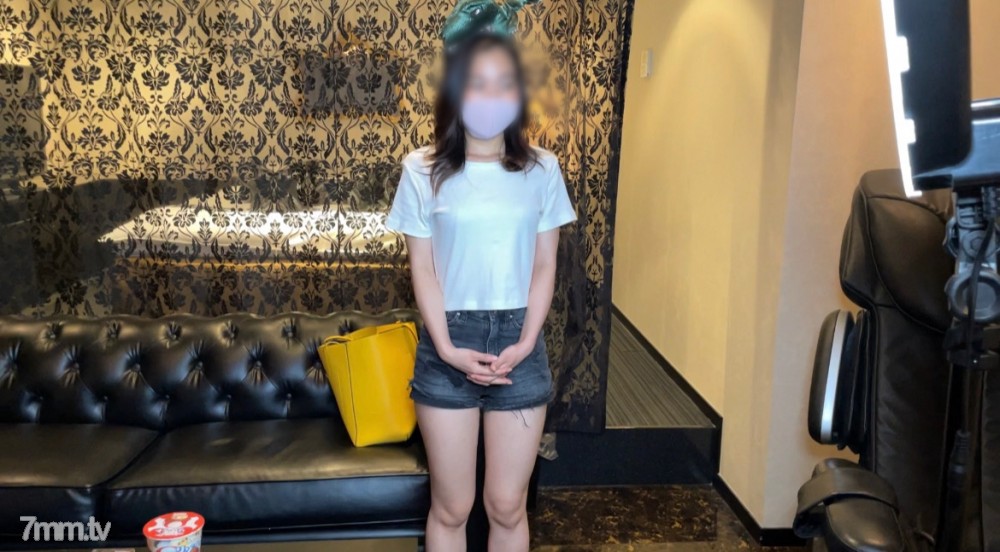 经验人数2人和最喜欢的男朋友旅行回来后瞒着不认识的大叔和超可爱的<span style="color: #ff5b82">女</span><span style="color: #ff5b82">儿</span>眼睛瞪！和先回家的最喜欢的男朋友!